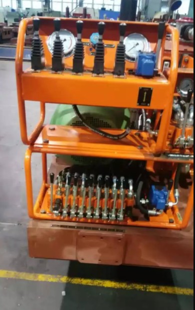 重庆煤科院钻机-ZYWL-6000型煤矿用履带式全液压钻机